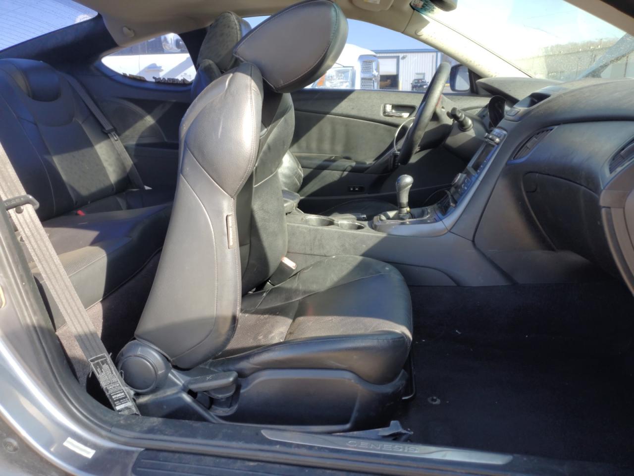 2012 Hyundai Genesis - Image 10