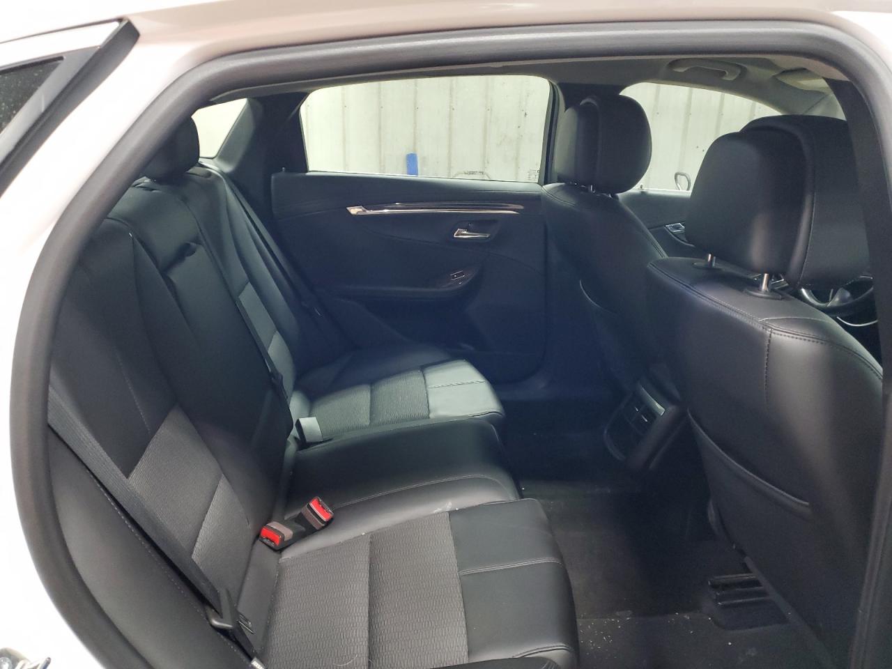 2014 Chevrolet Impala - Image 10