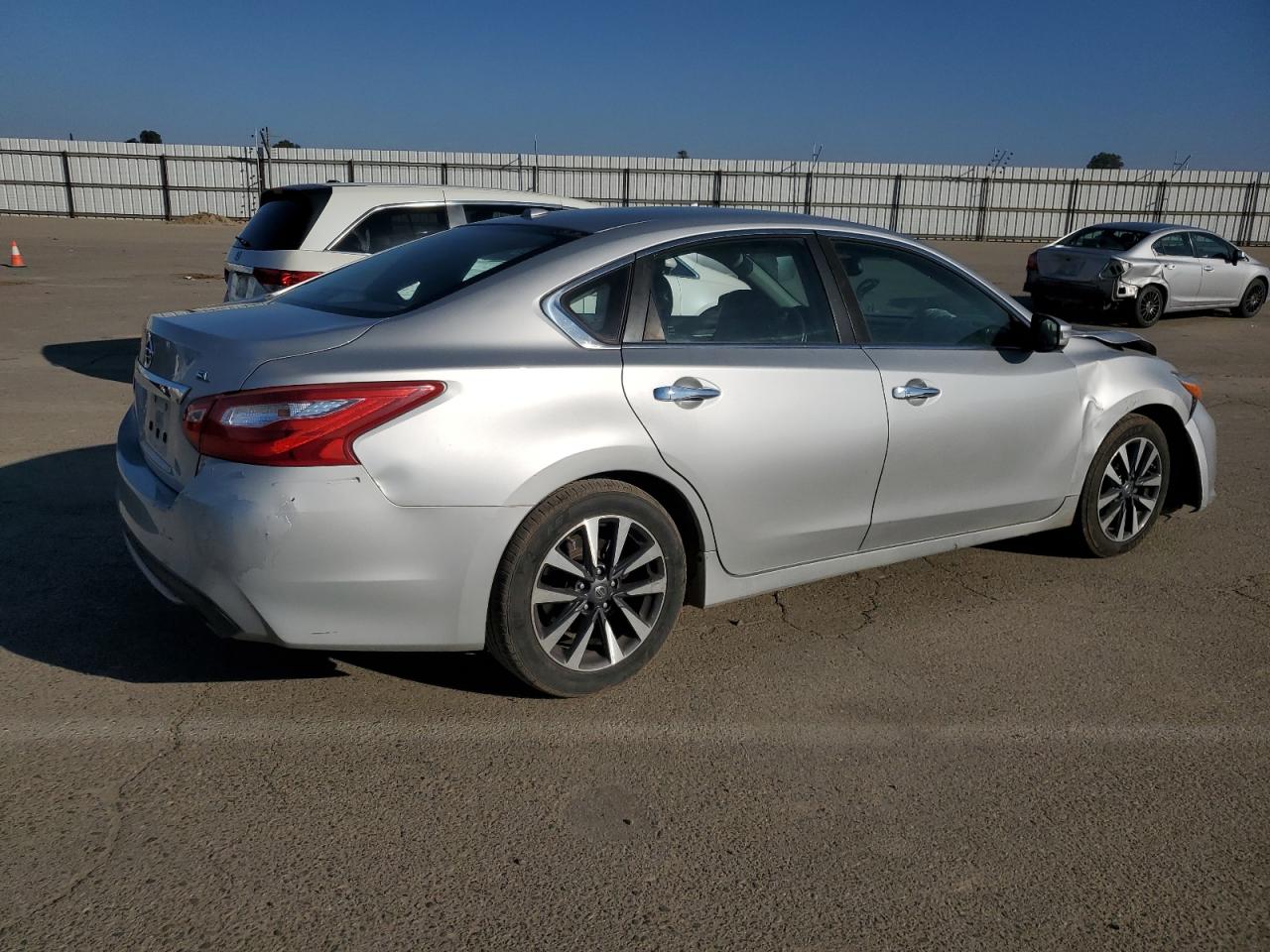 2017 Nissan Altima - Image 3