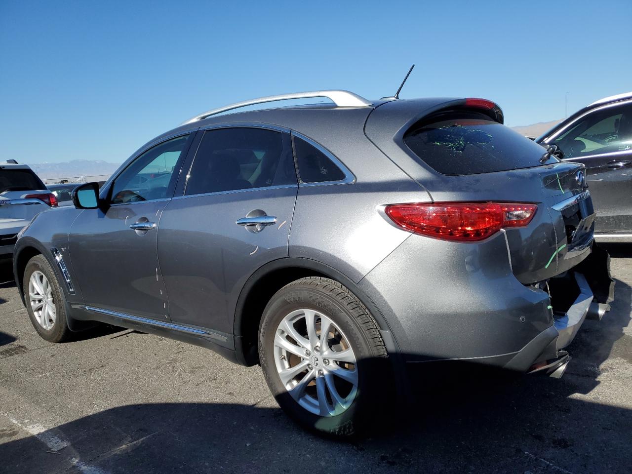 2016 Infiniti QX70 - Image 2
