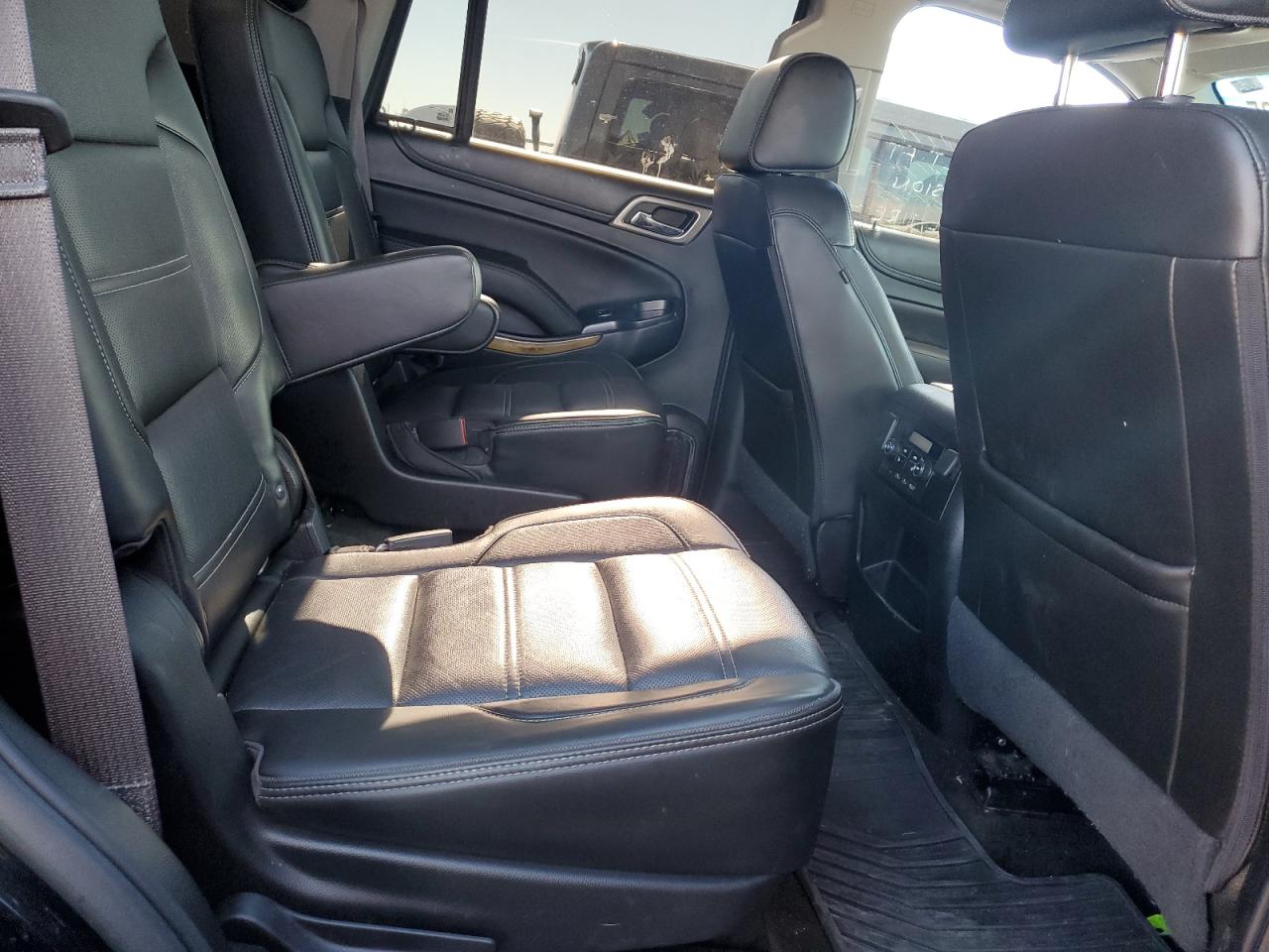 2017 GMC Yukon - Image 13