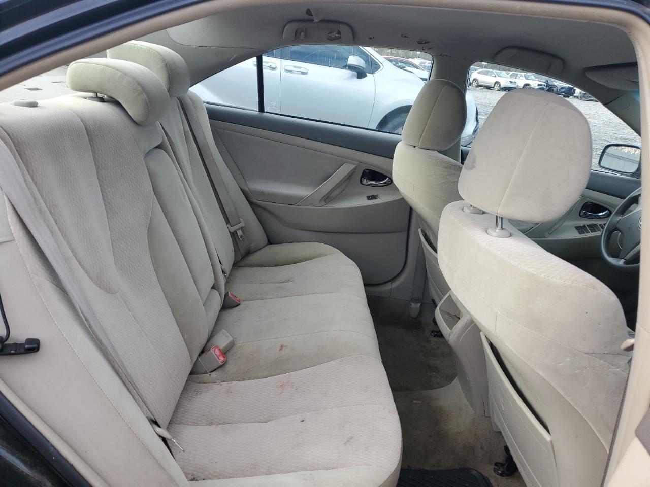 2010 Toyota Camry - Image 11