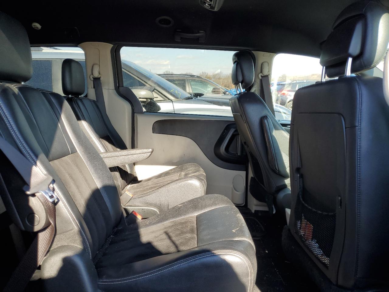 2017 Dodge Caravan - Image 11