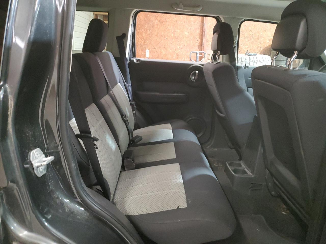 2010 Dodge Nitro - Image 11