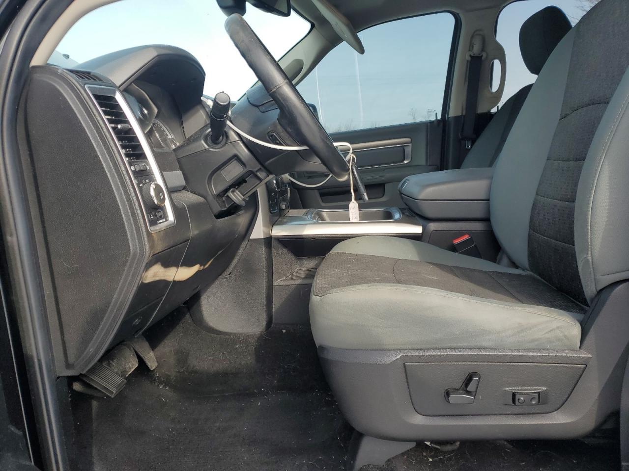 2016 RAM 1500 - Image 7