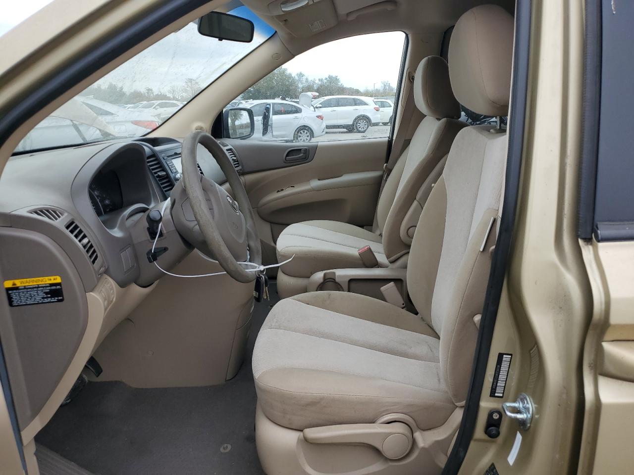 2010 Kia Sedona - Image 7