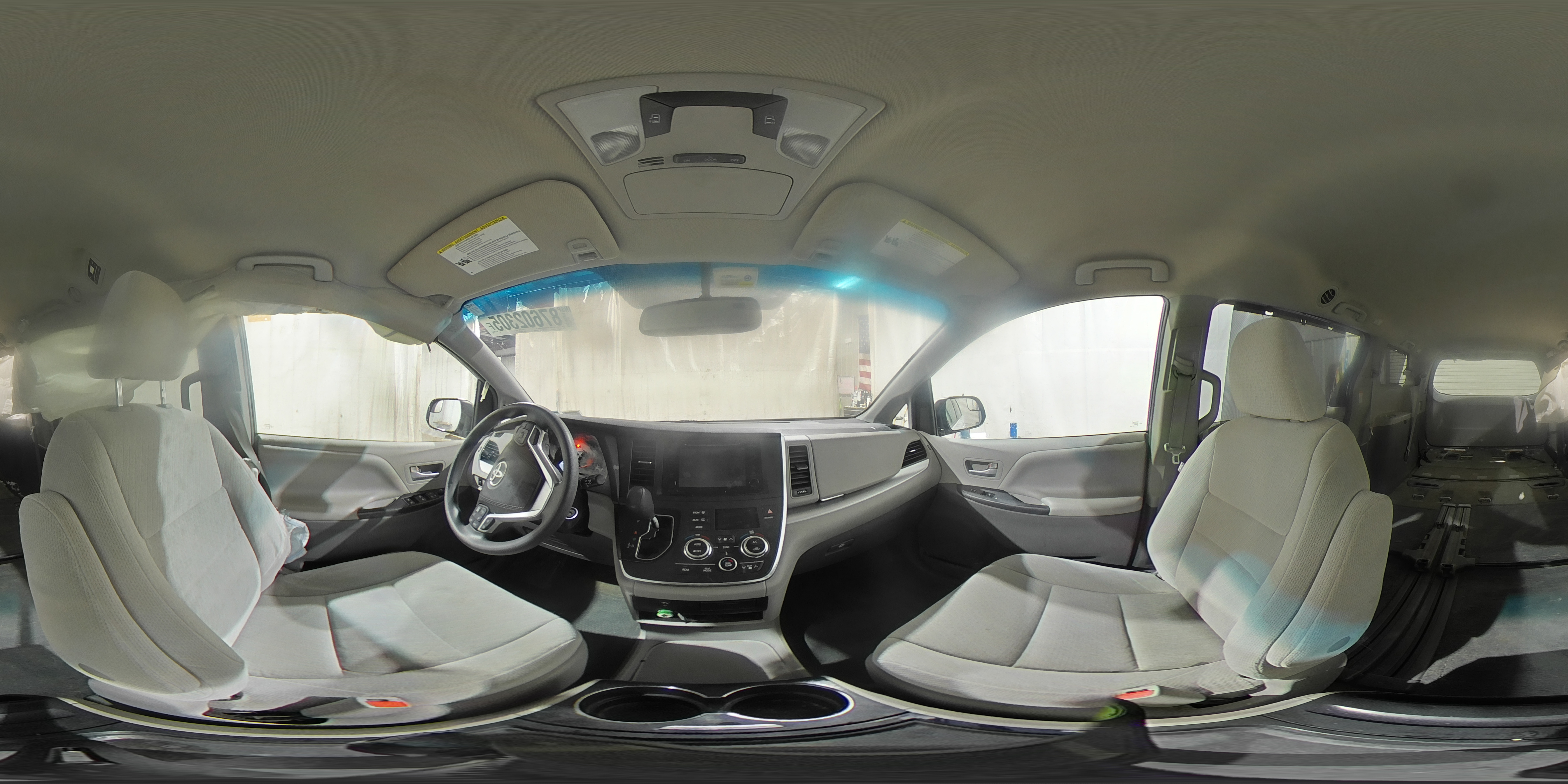 2015 Toyota Sienna - Image 16