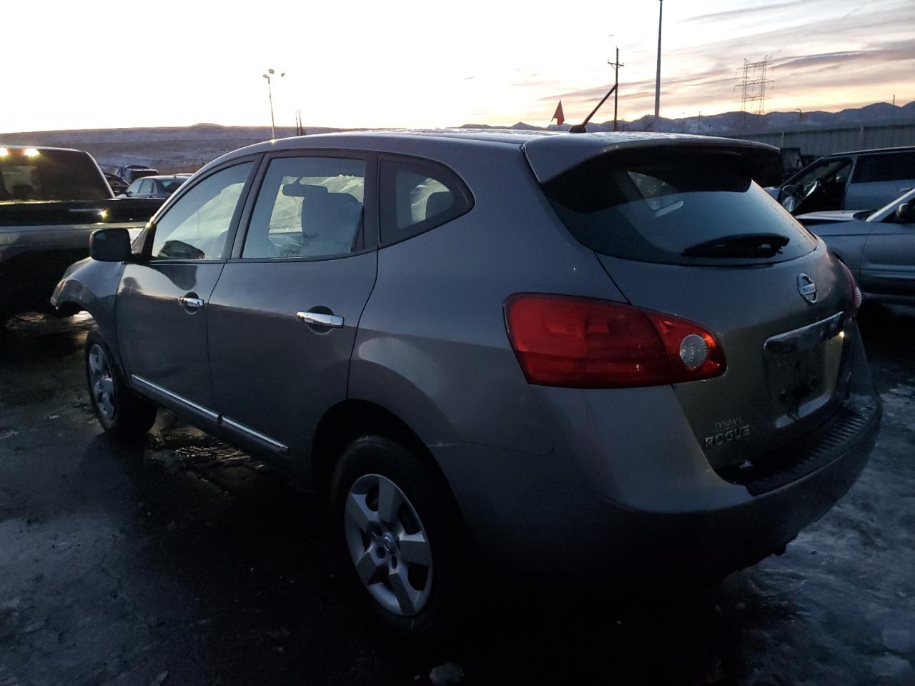 2011 Nissan Rogue - Image 2