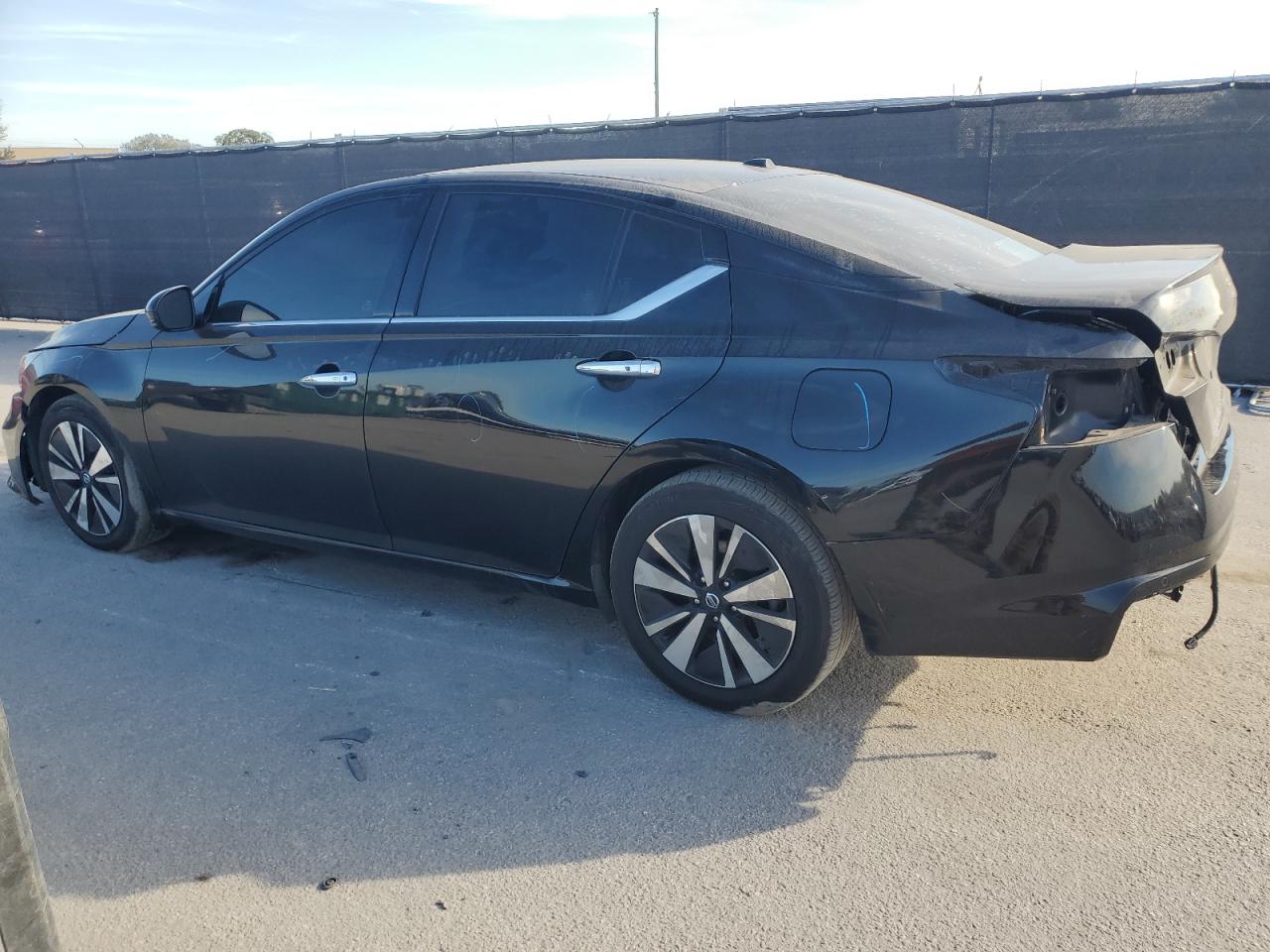 2019 Nissan Altima - Image 2