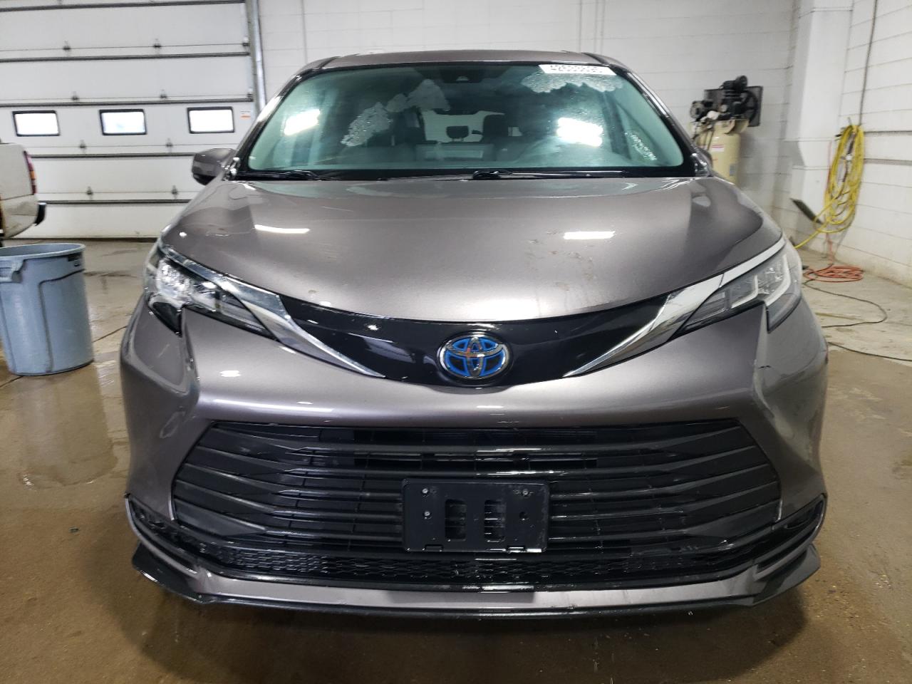 2021 Toyota Sienna Le VIN: 5TDKRKEC3MS016046 Lot: 42633695