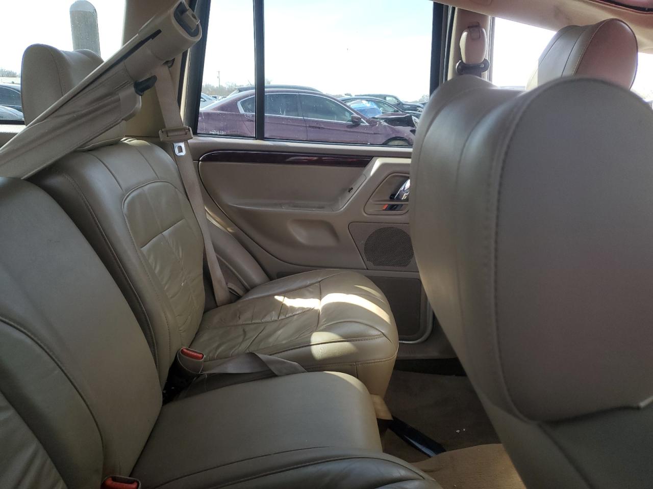 2004 Jeep Grand Cherokee - Image 11