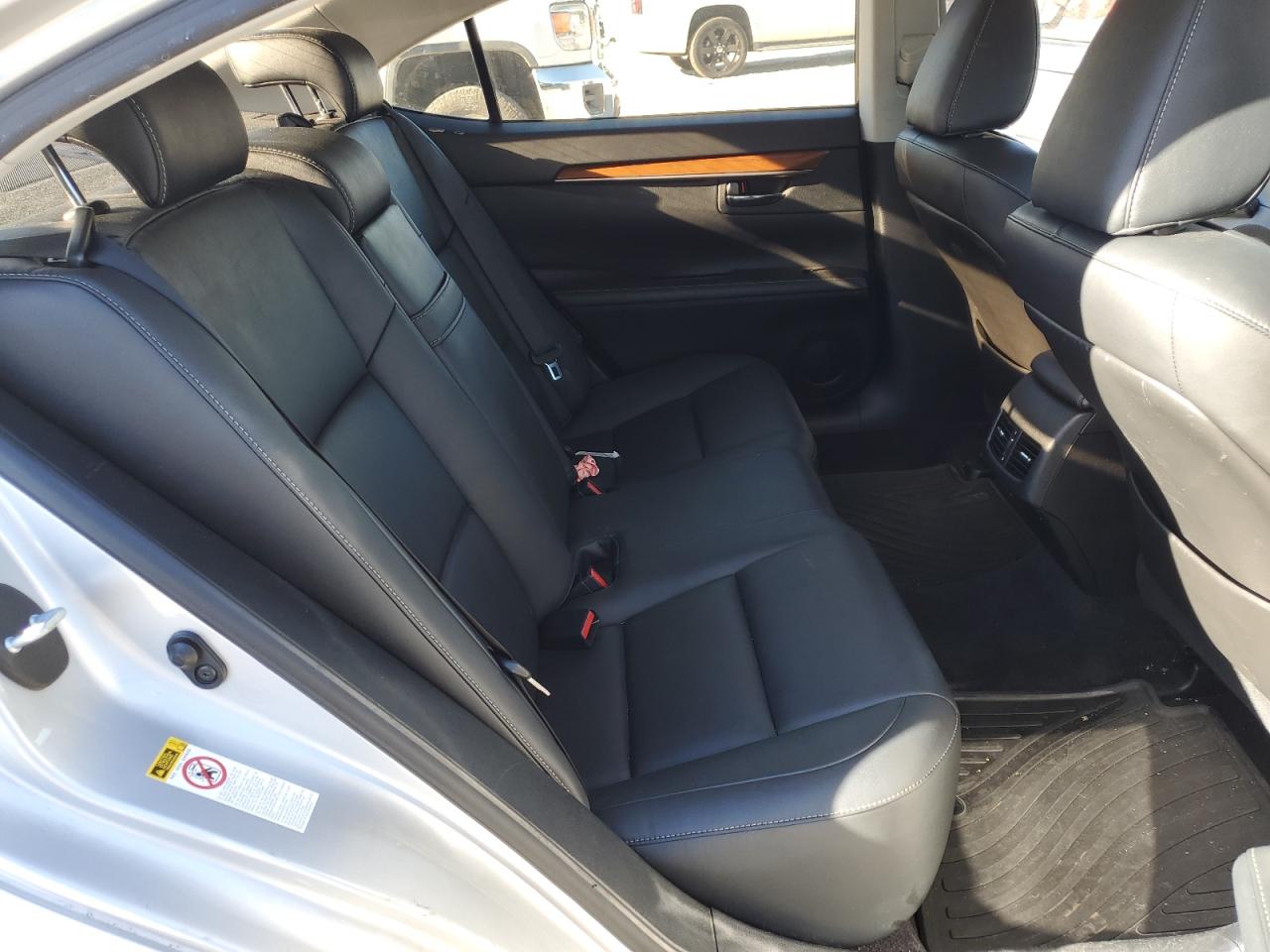 2014 Lexus ES - Image 10