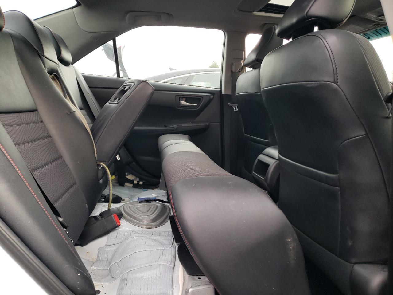 2016 Toyota Camry - Image 10