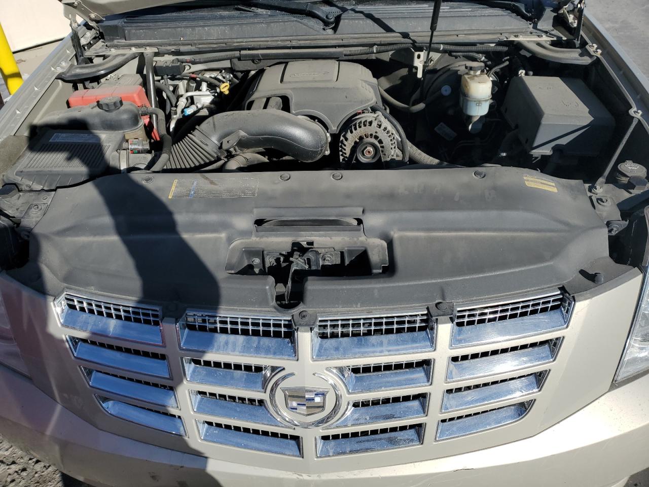 2007 Cadillac Escalade Luxury VIN: 1GYFK63877R304421 Lot: 88762575