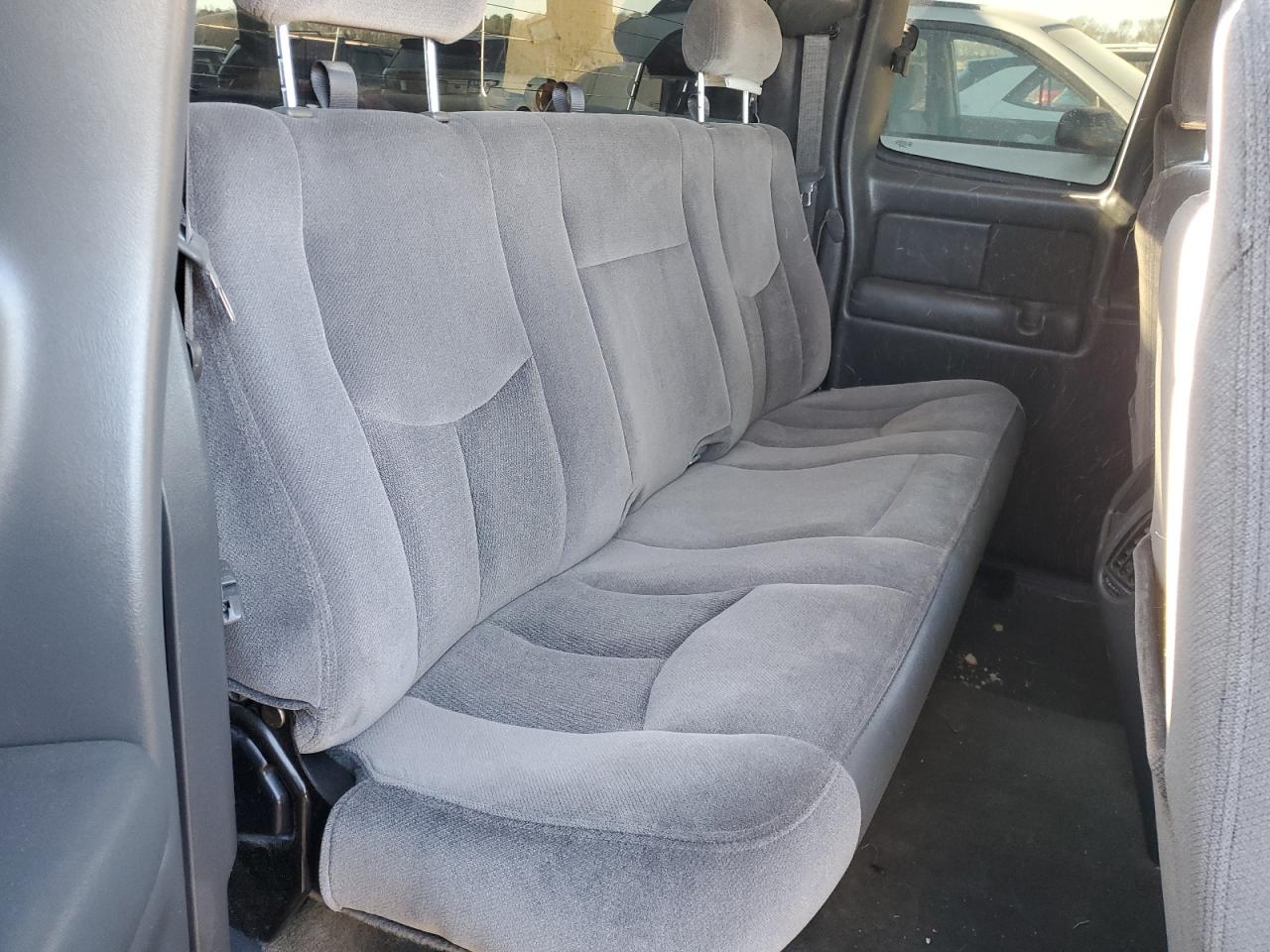 2004 GMC Sierra - Image 10