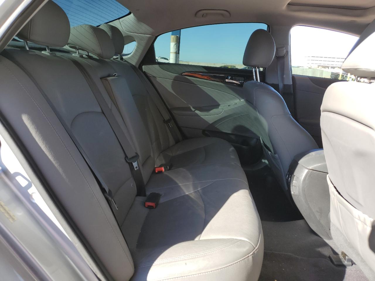 2011 Hyundai Sonata - Image 10