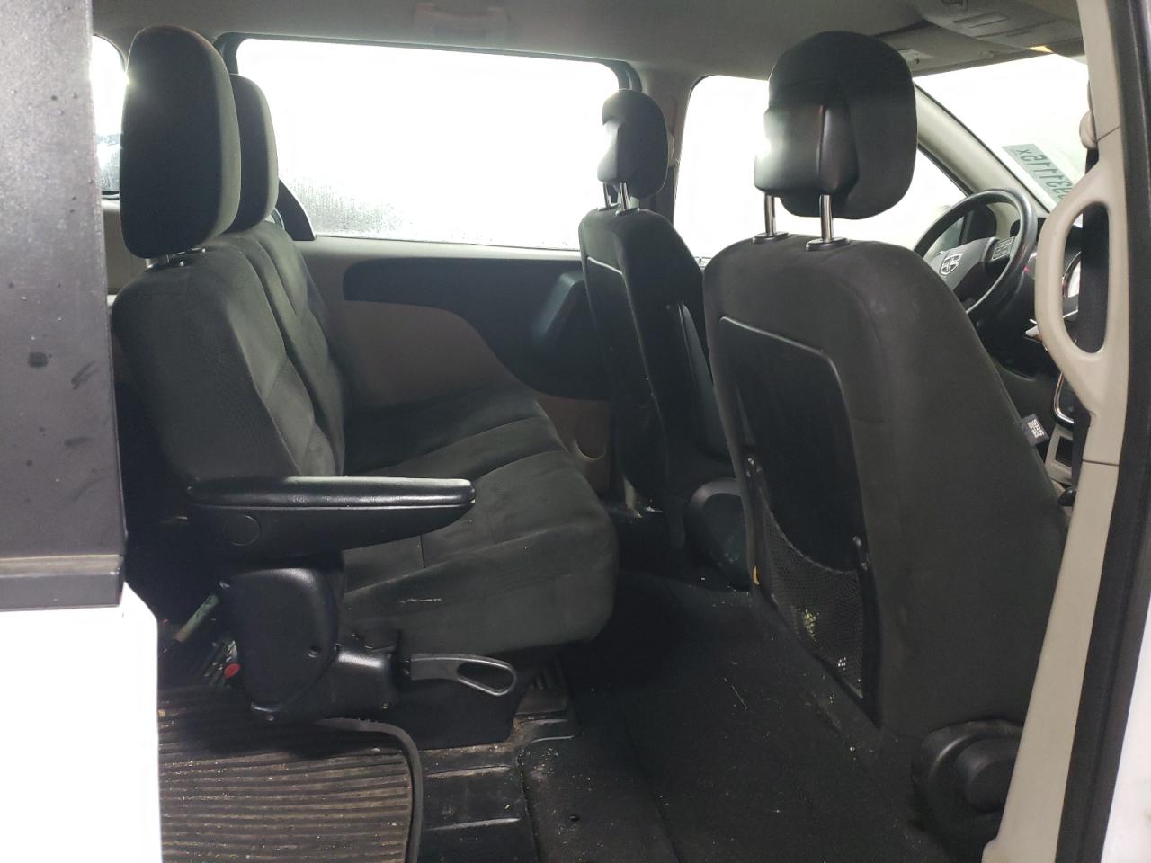 2016 Dodge Caravan - Image 11