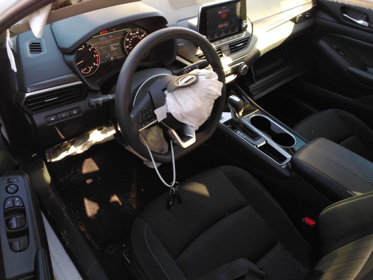 2024 Nissan Altima - Image 8