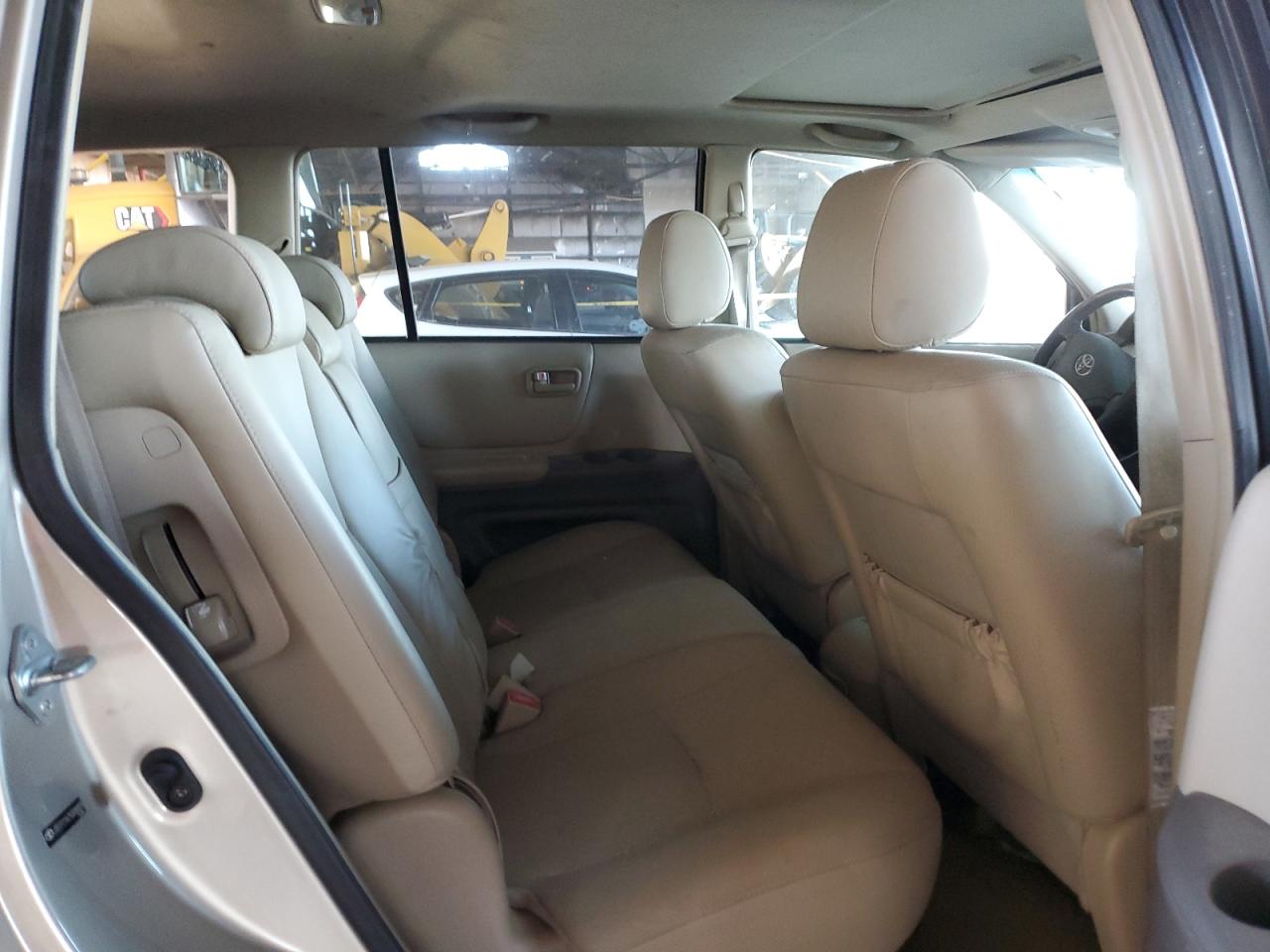 2005 Toyota Highlander - Image 10