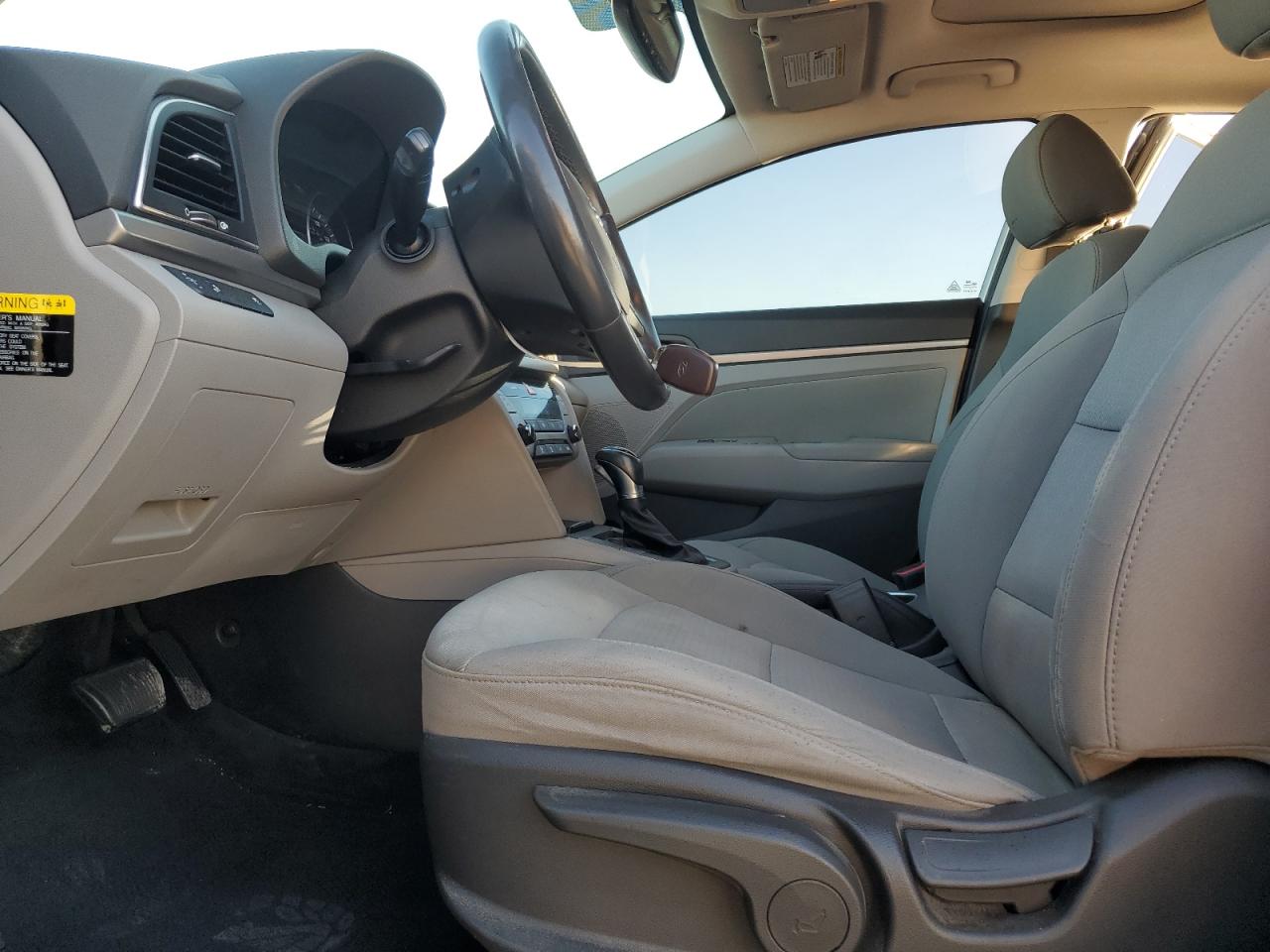 2018 Hyundai Elantra - Image 7