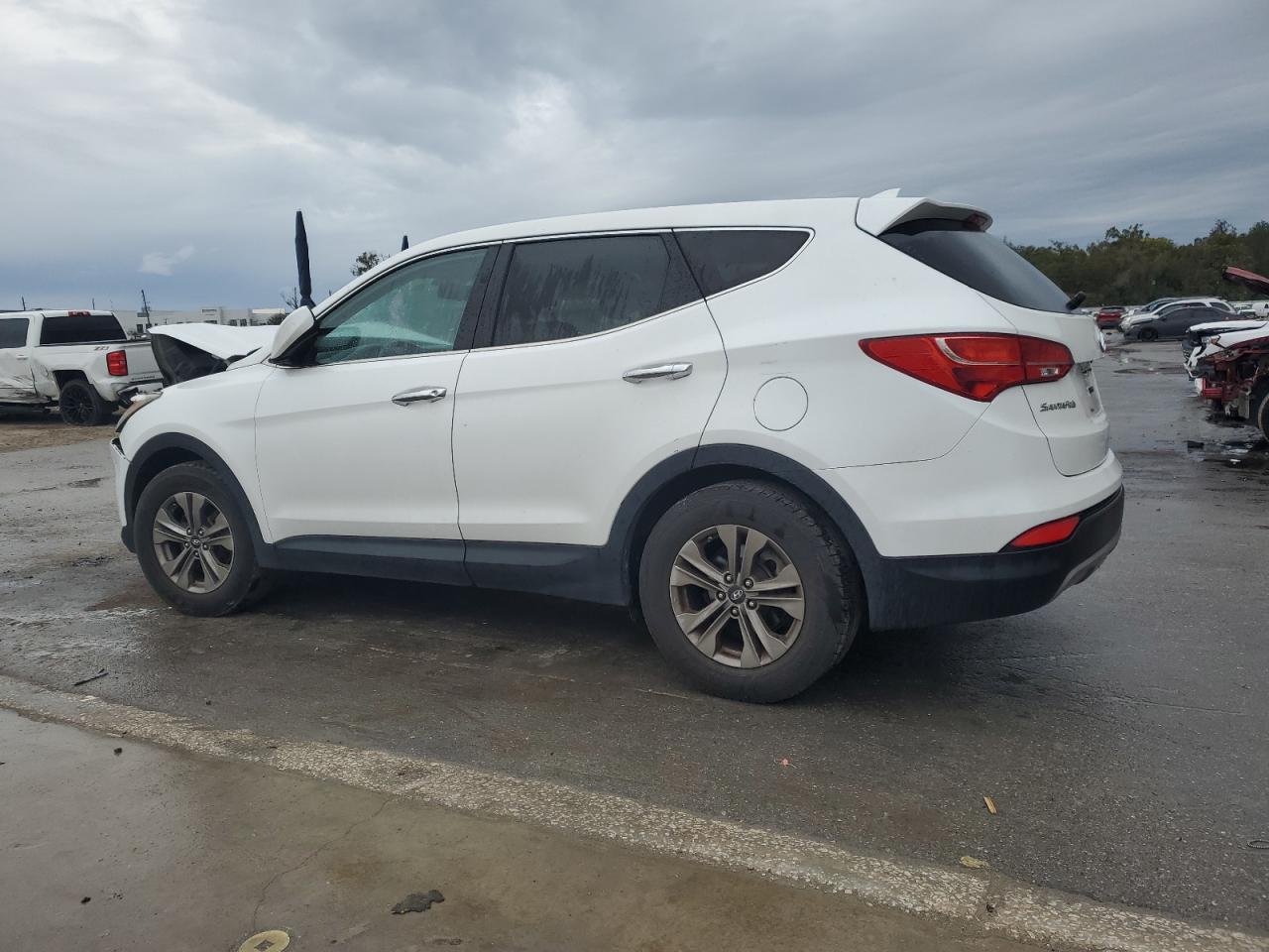 2015 Hyundai Santa Fe - Image 2