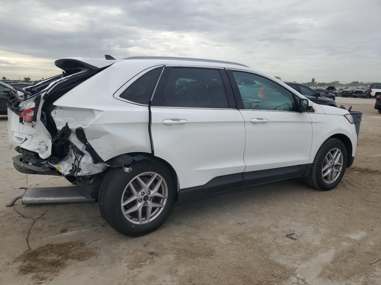 2023 Ford Edge - Image 3