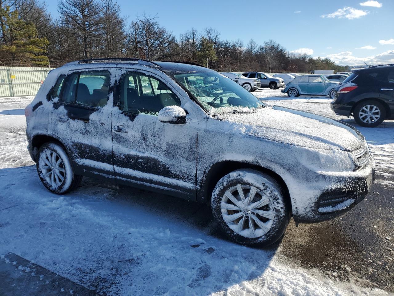 2017 Volkswagen Tiguan - Image 4