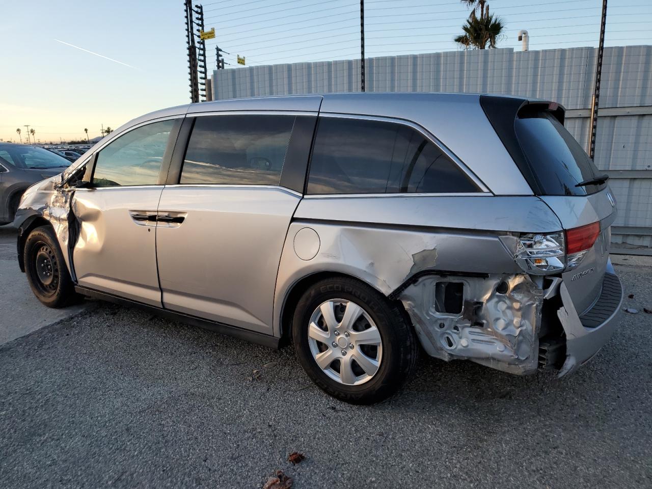 2015 Honda Odyssey - Image 2