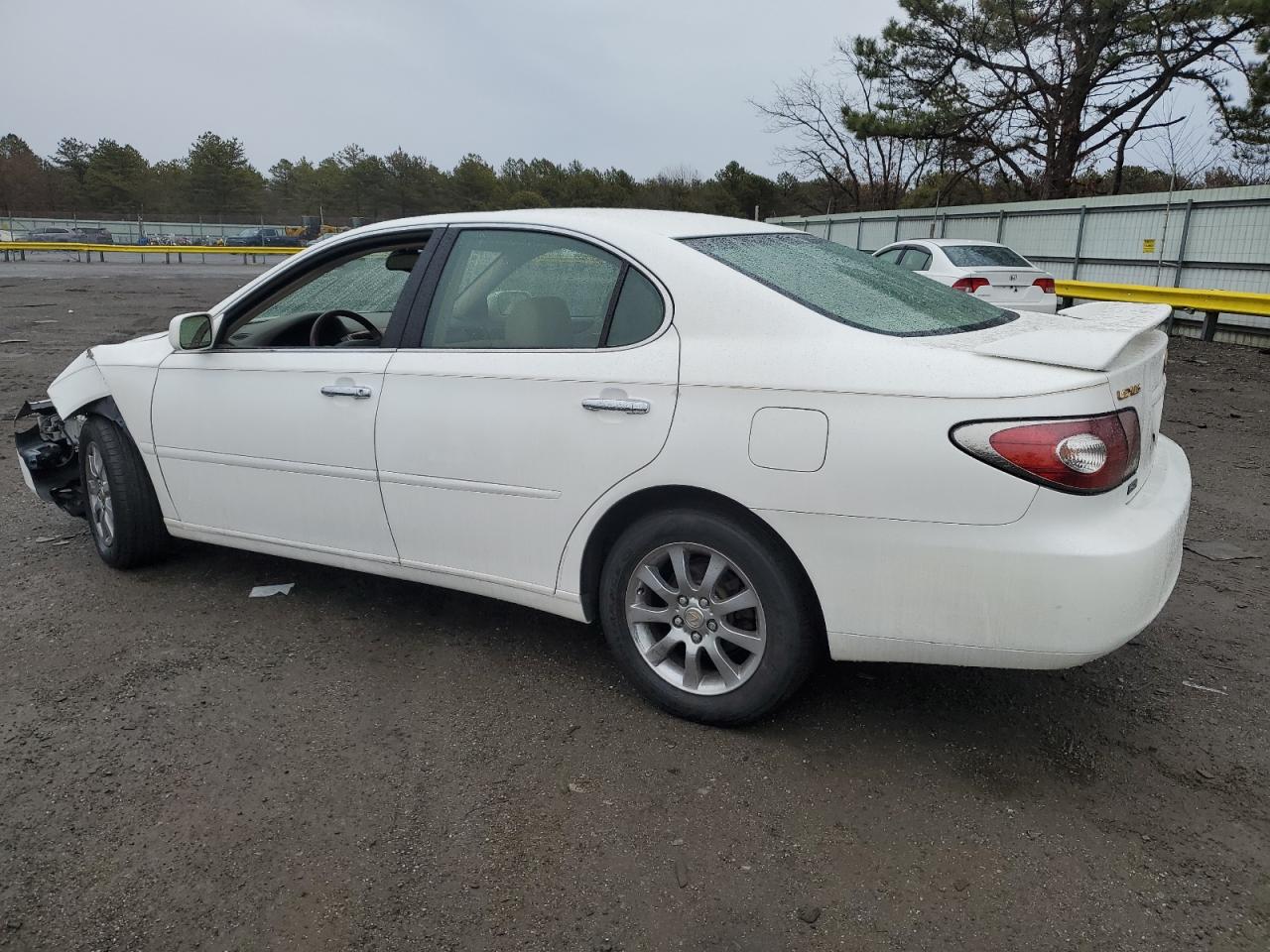 2004 Lexus ES - Image 2