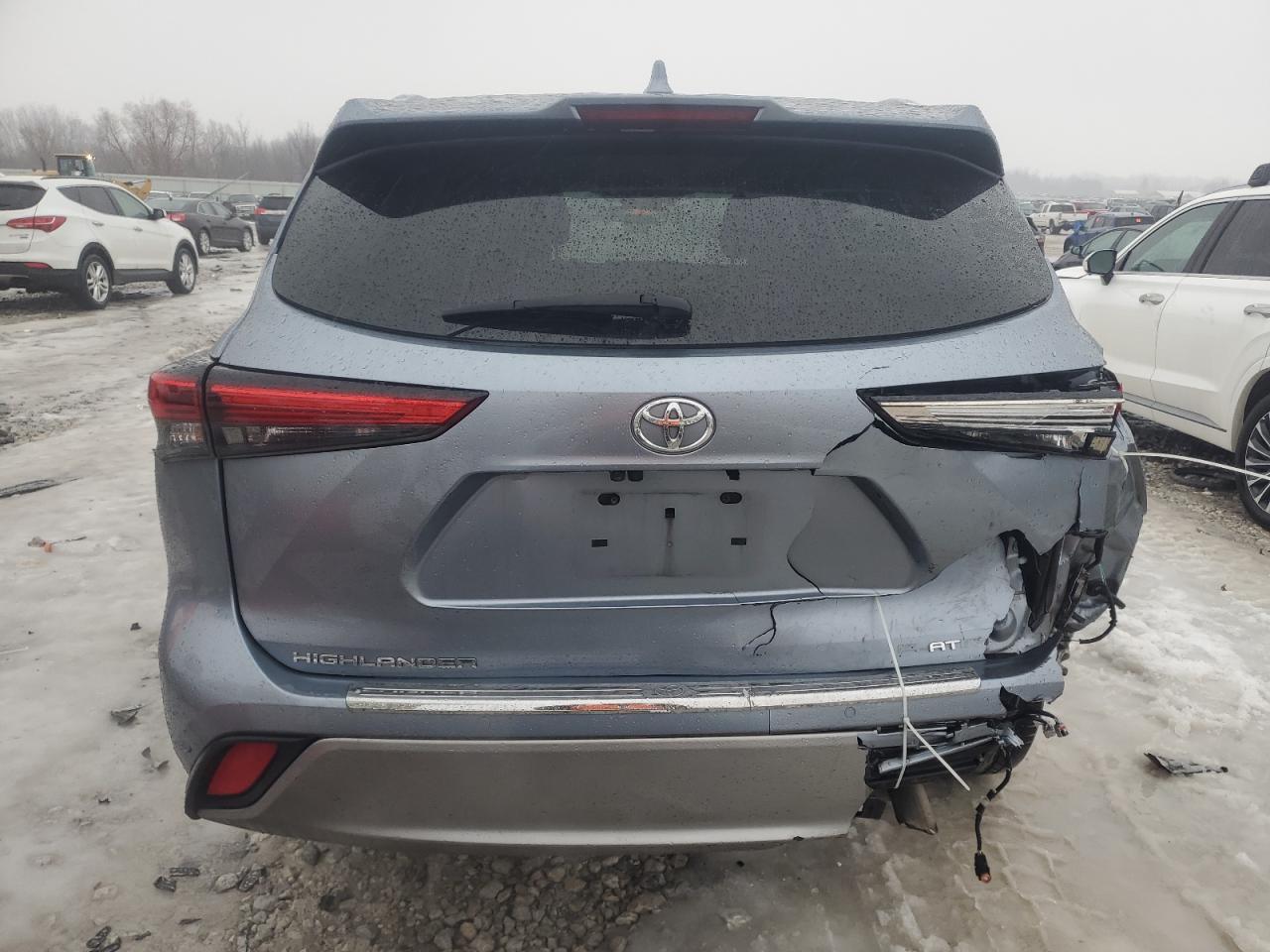 2021 Toyota Highlander - Image 6