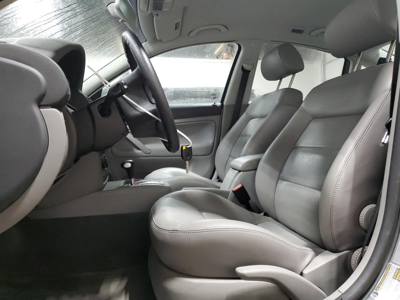 2004 Volkswagen Passat - Image 7