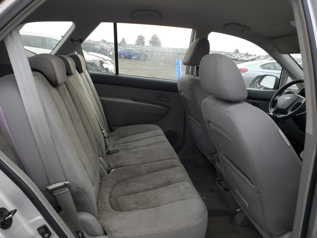 2007 Kia Rondo - Image 10