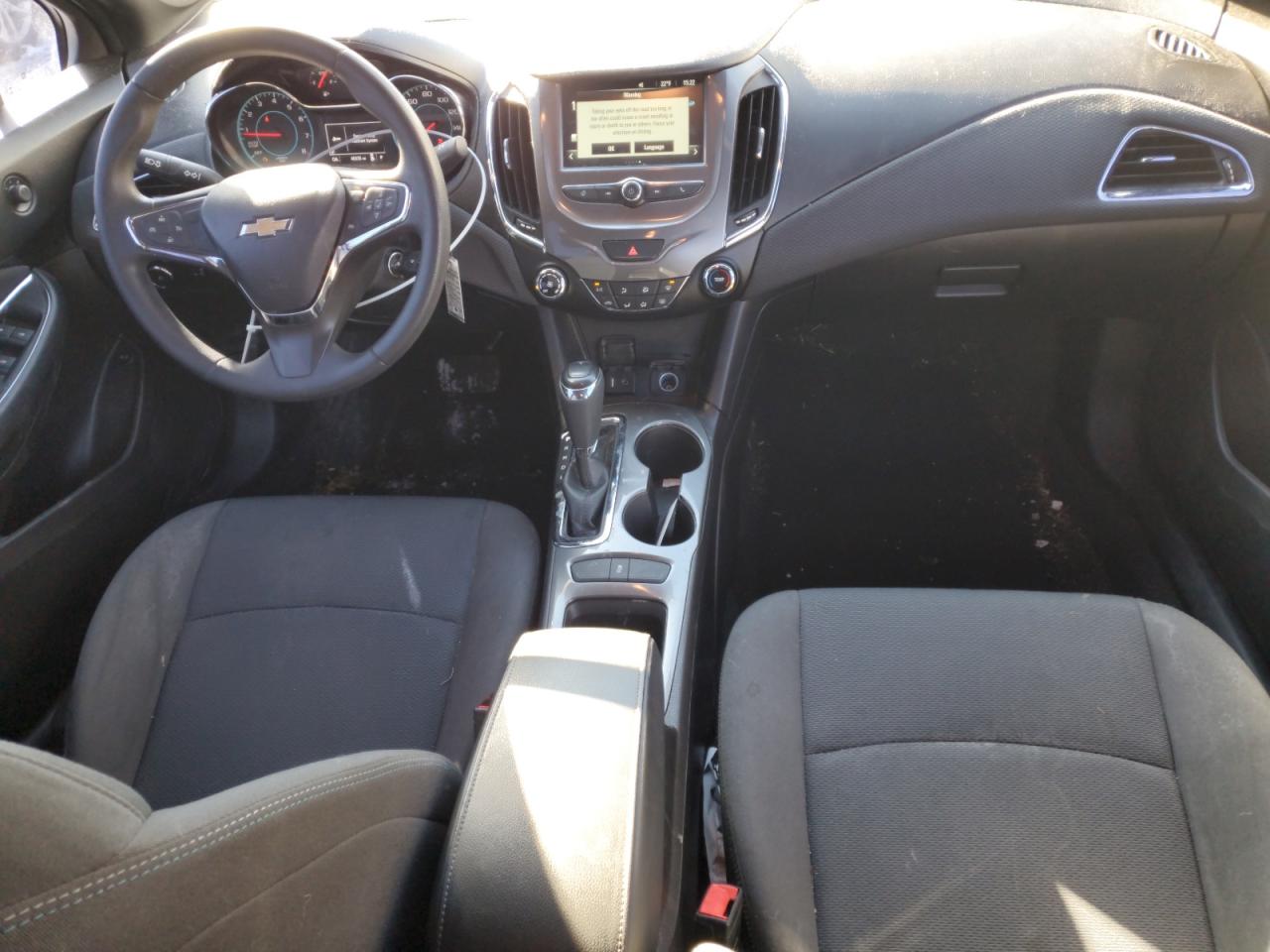 2018 Chevrolet Cruze - Image 8