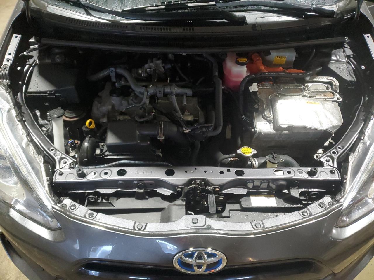 2015 Toyota Prius - Image 11