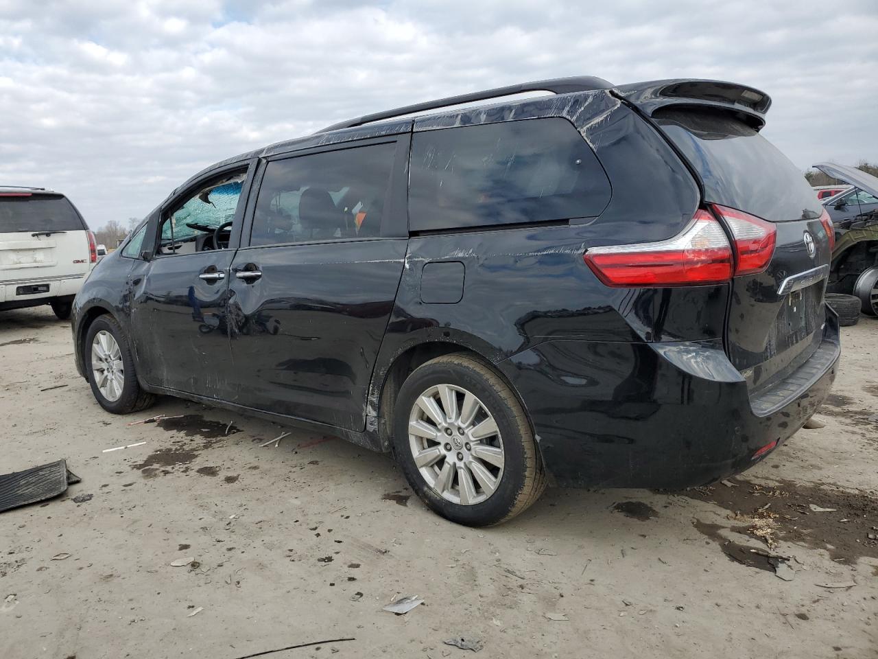 2017 Toyota Sienna - Image 2