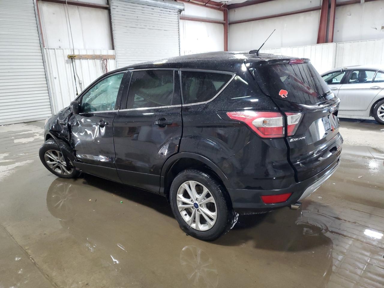 VIN 1FMCU9GD6HUD99477 2017 FORD ESCAPE no.2