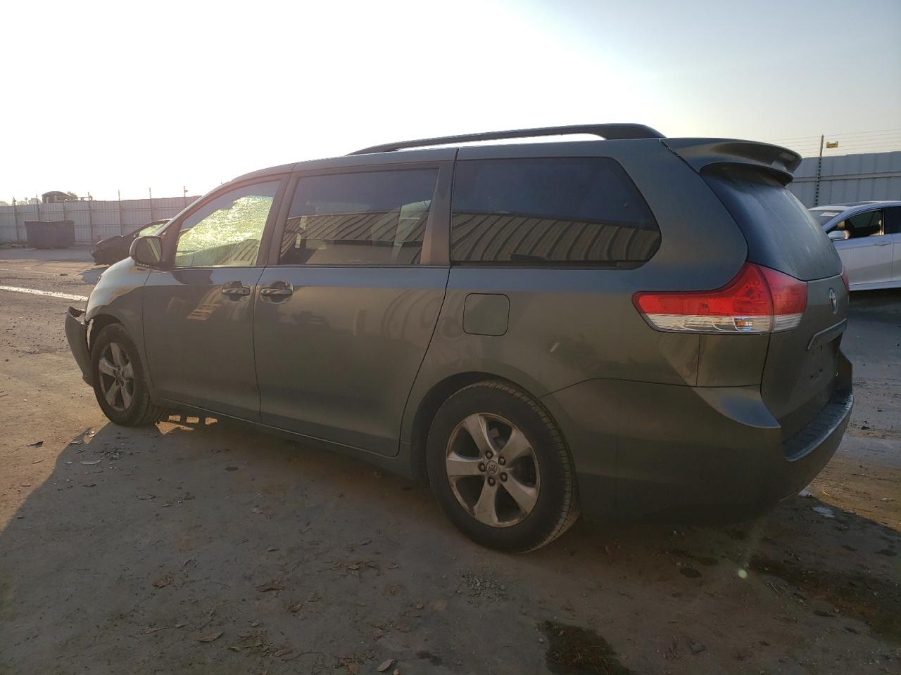 2011 Toyota Sienna - Image 2