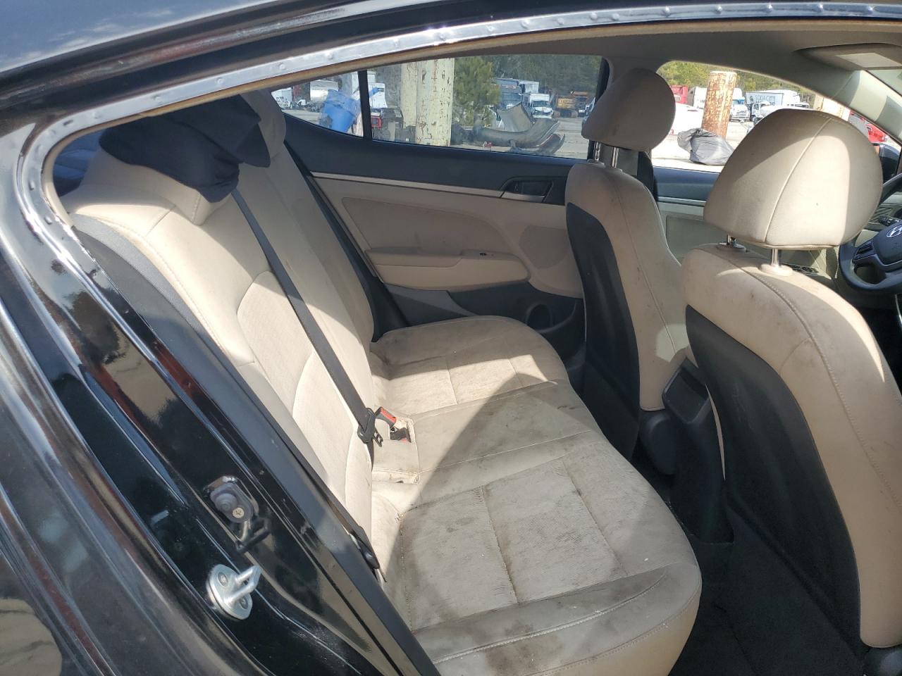 2017 Hyundai Elantra - Image 10