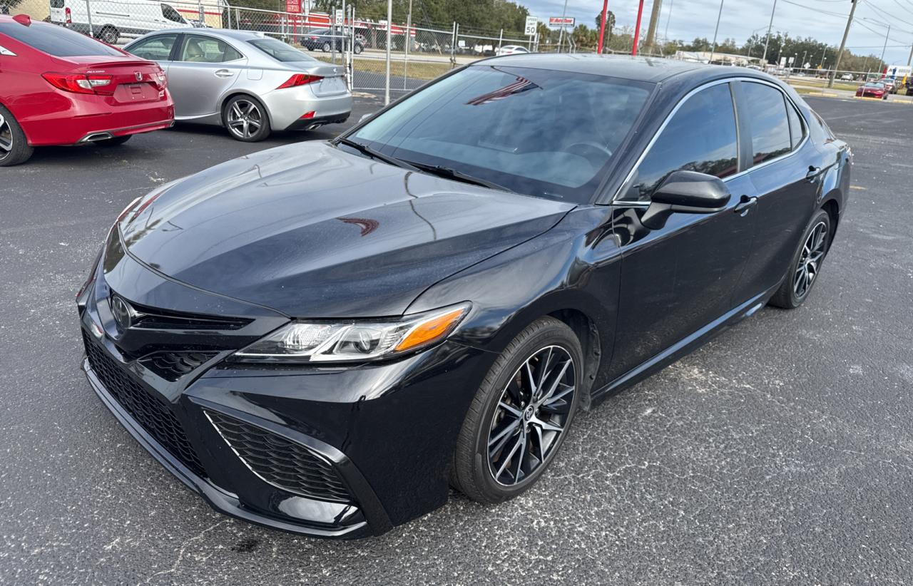 4T1G11AK8MU412324 2021 TOYOTA CAMRY - Image 2