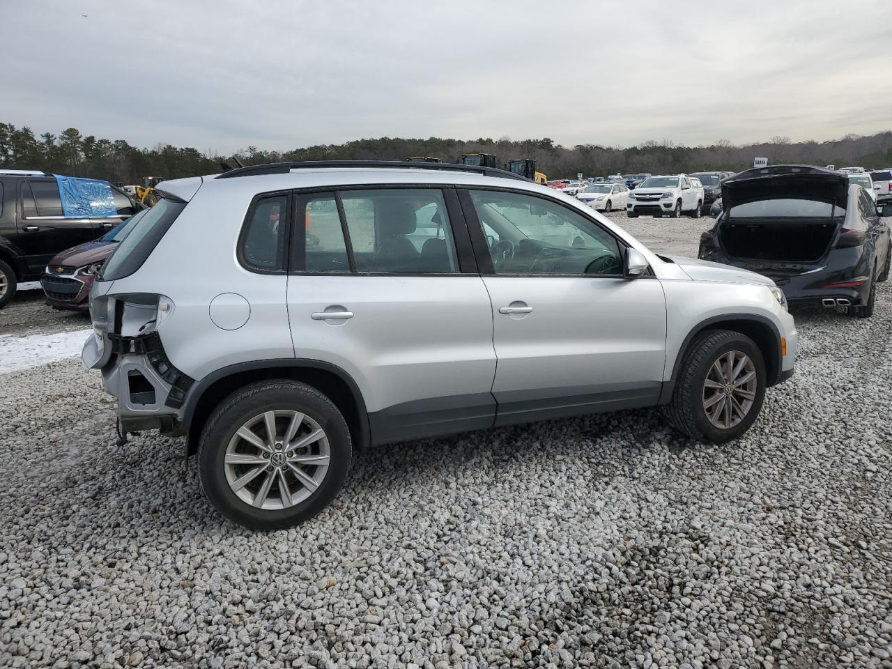 2017 Volkswagen Tiguan - Image 3