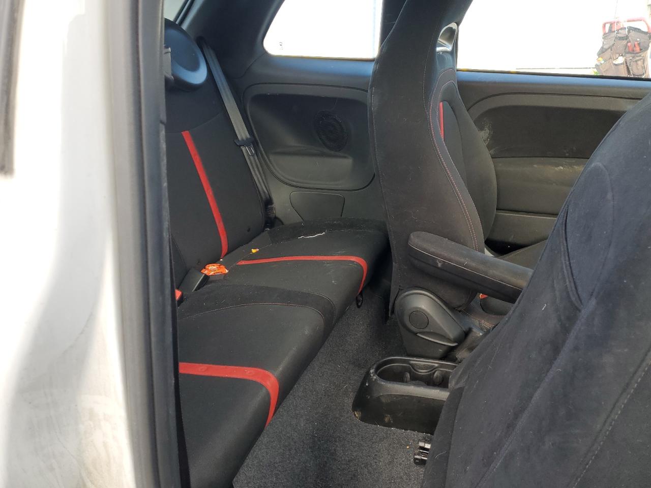 2017 Fiat 500 - Image 10