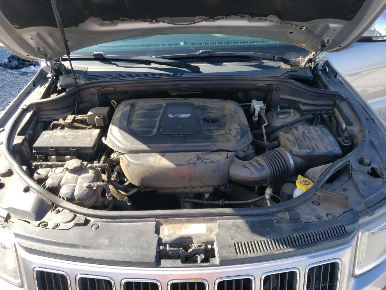 2016 Jeep Grand Cherokee - Image 12