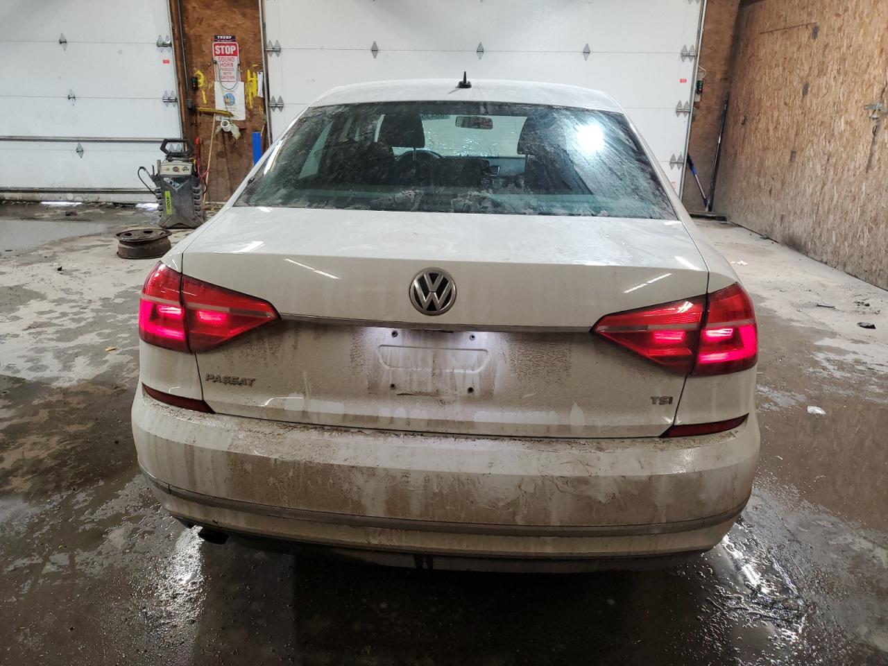 2016 Volkswagen Passat - Image 6