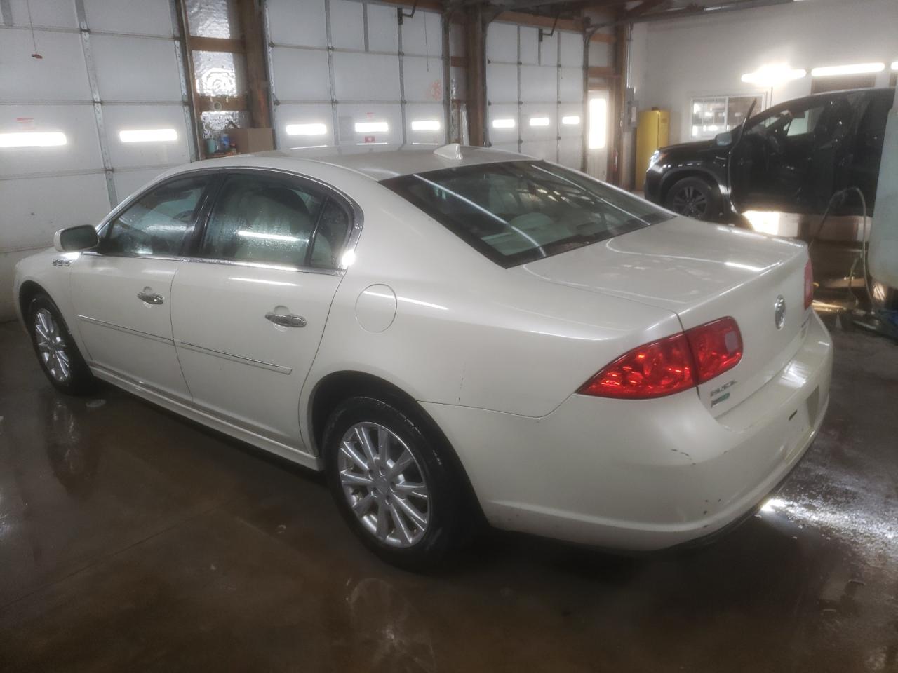 2011 Buick Lucerne - Image 2