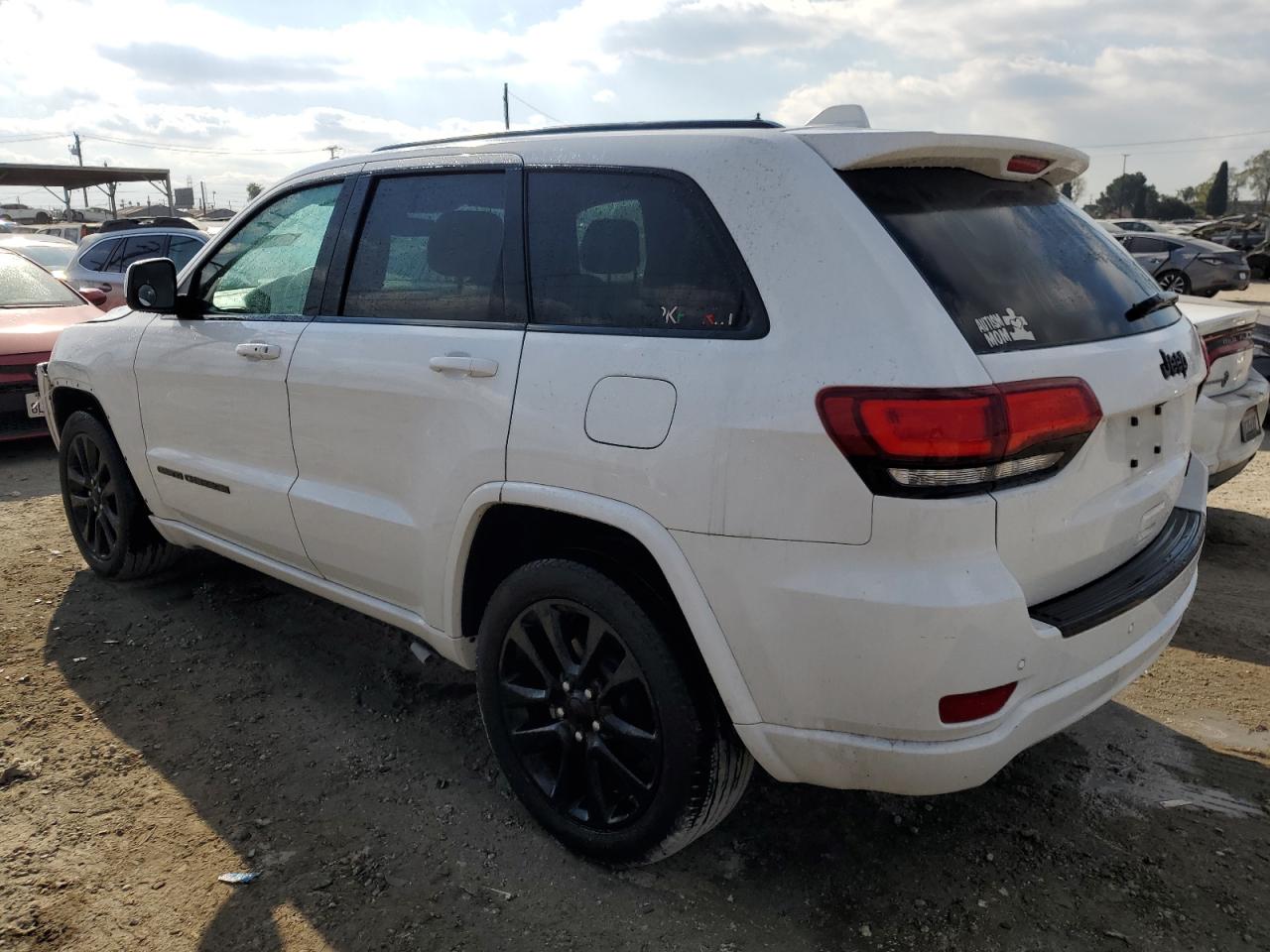 2017 Jeep Grand Cherokee - Image 2