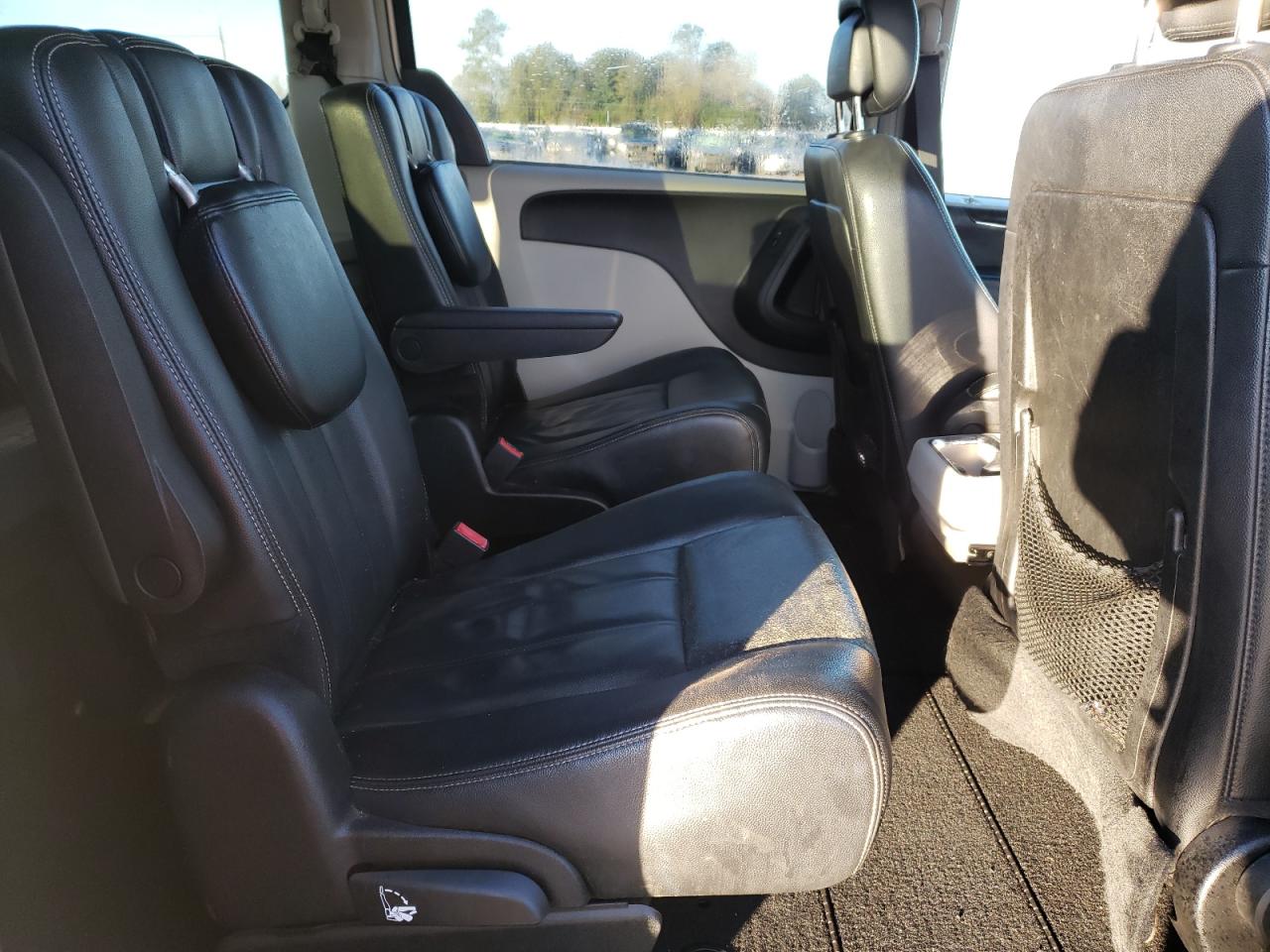 2013 Chrysler Town & Country - Image 12