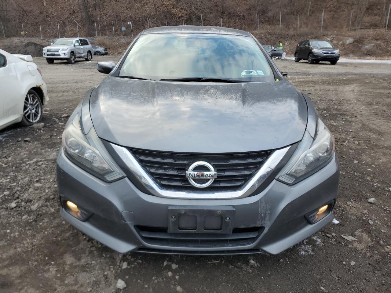 2017 Nissan Altima - Image 5