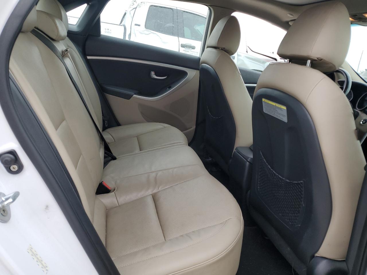 2015 Hyundai Elantra - Image 10