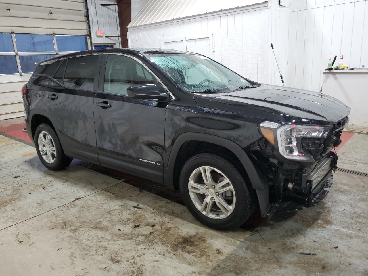 2022 GMC Terrain - Image 4