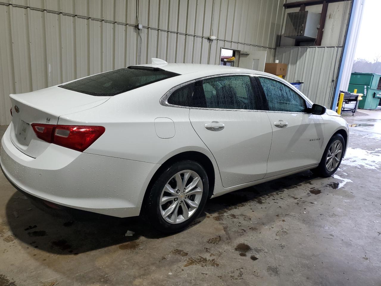 2023 Chevrolet Malibu - Image 3